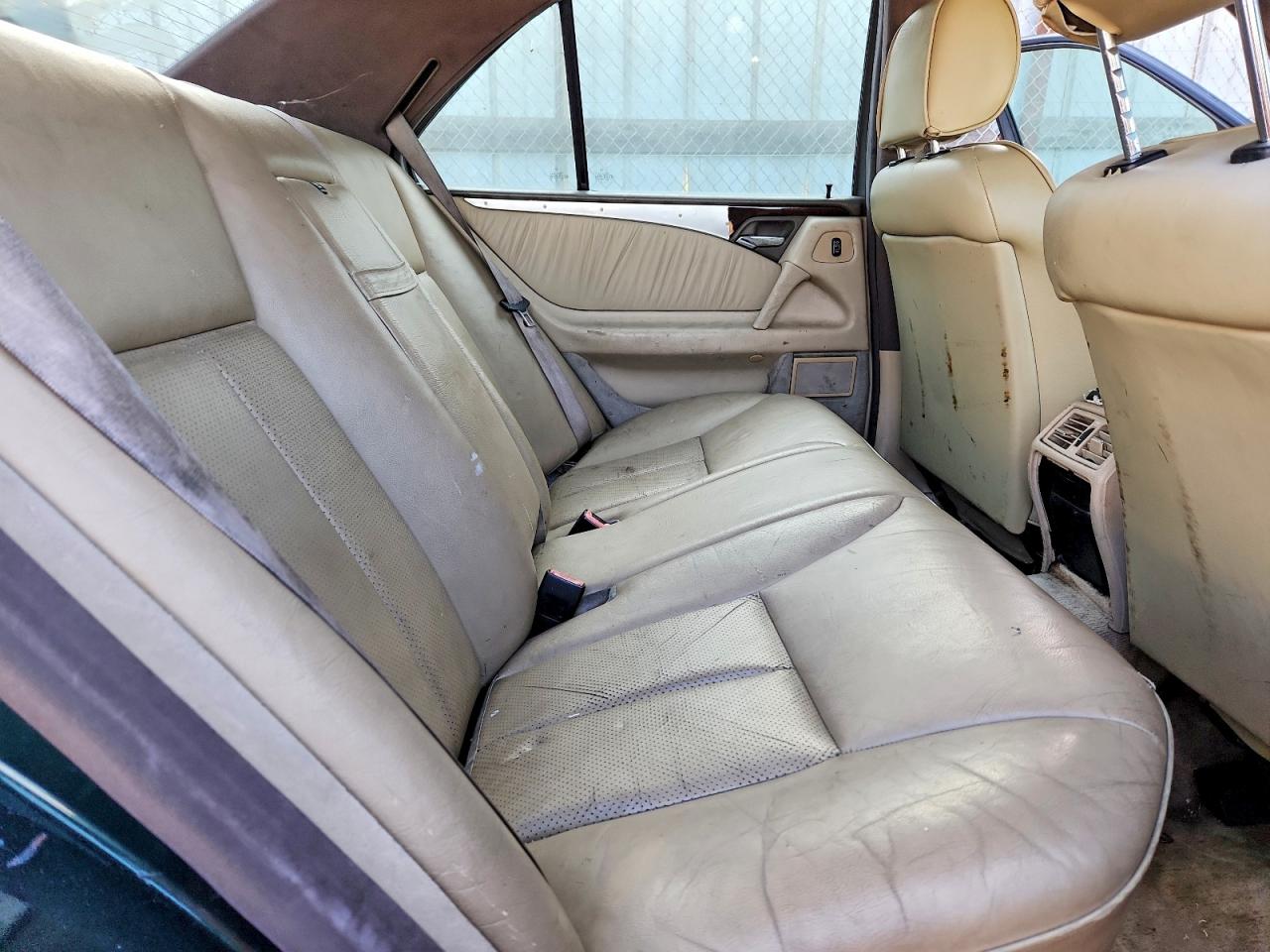 1996 MERCEDES-BENZ E 320