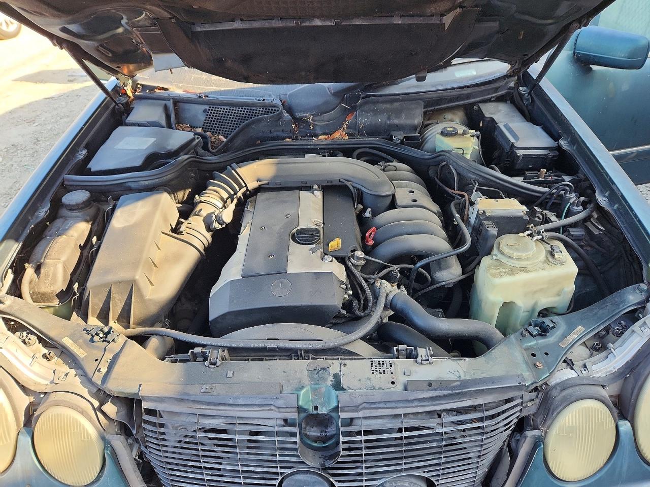 1996 MERCEDES-BENZ E 320