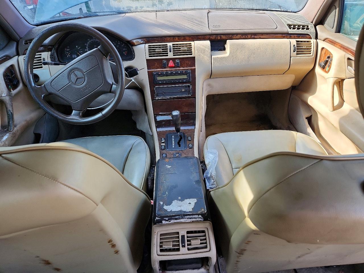 1996 MERCEDES-BENZ E 320