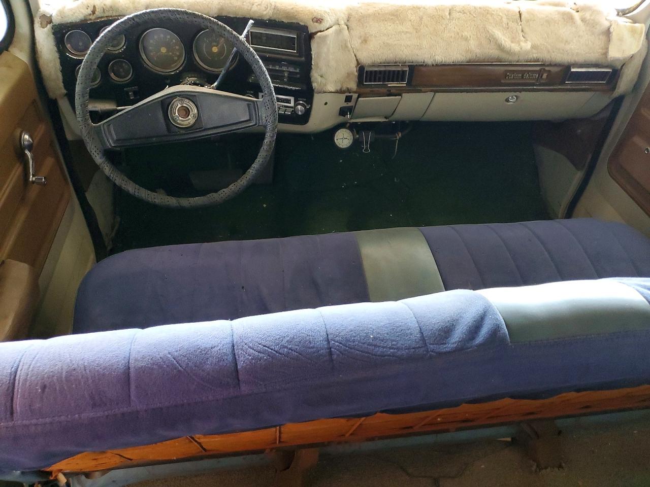 1973 CHEVROLET SUBURBAN